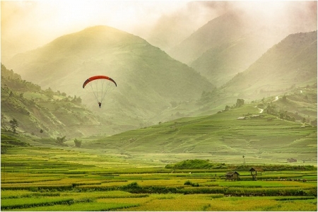 Cơ hội bay dù lượn miễn phí cho du khách khi ghé thăm Mù Cang Chải