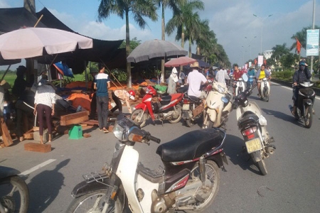 Từ Sơn (Bắc Ninh) : Vỉa hè, lòng đường thành nơi họp chợ