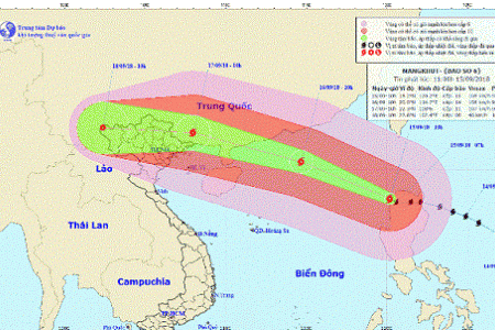 Siêu bão Mangkhut đã vào Biển Đông nhanh hơn dự kiến