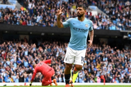 Man City gia hạn hợp đồng với “sát thủ” Aguero thêm 3 năm