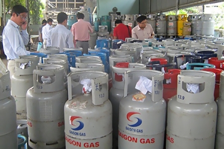 Giá gas tăng thêm 12.000 đồng/bình 12kg từ ngày 1/10