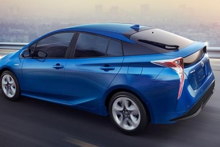 Toyota sẽ thu hồi hơn 2,4 triệu xe động cơ hybrid