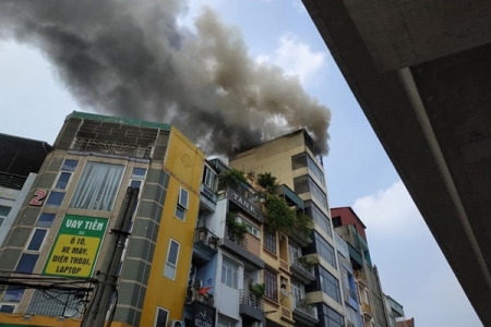 Hà Nội: Cháy nhà cao tầng trên phố Hào Nam