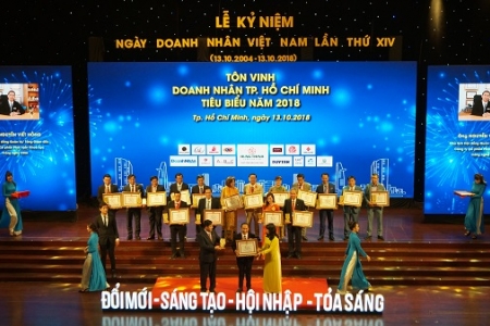 Chủ tịch HĐQT, TGĐ Vina CHG được tôn vinh danh hiệu Doanh nhân tiêu biểu TP.HCM 2018