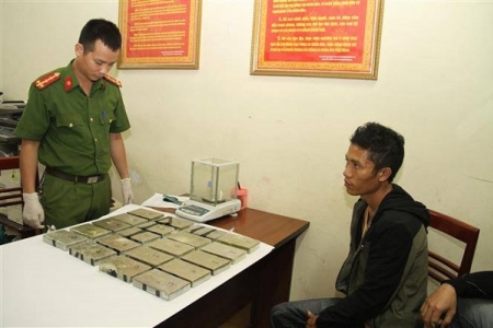 Yên Bái: Vây bắt thành công đối tượng vận chuyển 20 bánh heroin