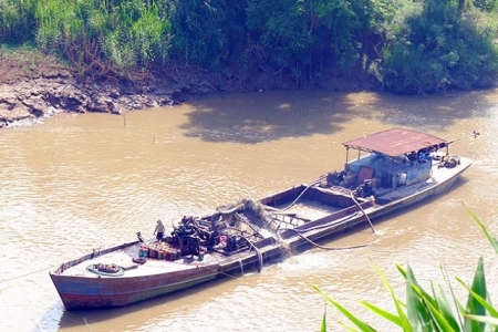 'Cát tặc' lộng hành trên sông Đồng Nai - Bài 4: Thượng nguồn bị băm nát, Lâm Đồng yêu cầu DN bồi thường cho dân