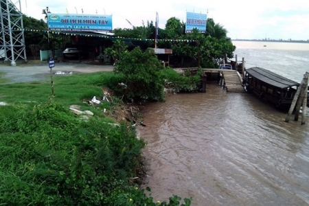 Vi phạm hành lang an toàn, CT Du lịch Miền Tây bị buộc khẩn trương di dời bến tàu du lịch