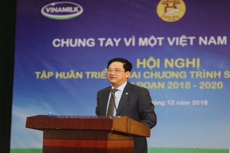 Sữa học đường Hà Nội: Đồng lòng Vì một Việt Nam vươn cao