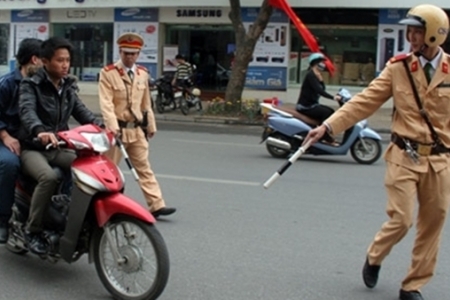 Hà Nội: Thành lập 24 tổ tuần tra xử lý vi phạm không đội mũ bảo hiểm