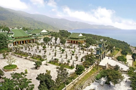 Đà Nẵng: Quốc vương Campuchia viếng thăm chùa Linh Ứng