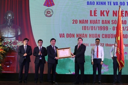 Kỷ niệm 20 năm thành lập: Báo Kinh tế và Đô thị đón nhận Huân chương Lao động hạng Nhì