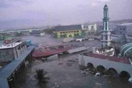 Indonesia: 20 người thiệt mạng, hàng trăm người bị thương vì sóng thần