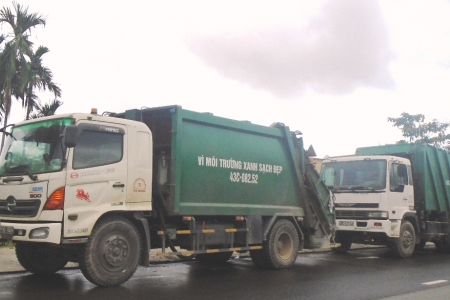 Đà Nẵng: Dân chặn xe vào bãi rác Khánh Sơn, 1.000 tấn rác tồn đọng trên đường phố