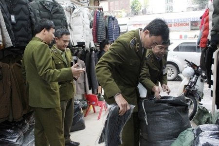 Tăng cường kiểm tra tình hình vi phạm hàng giả, hàng nhái trước Tết Nguyên