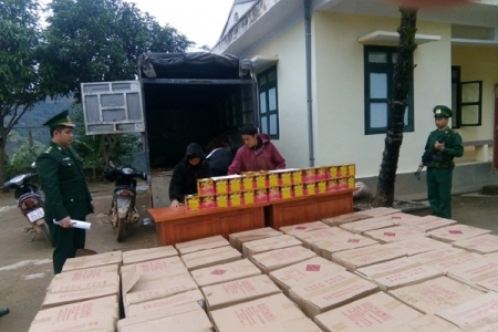 Cao Bằng: Bắt giữ 1.350kg pháo nổ Trung Quốc sản xuất