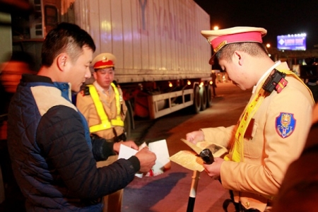 Hà Nội: Phát hiện tài xế container đầu tiên dương tính với ma túy