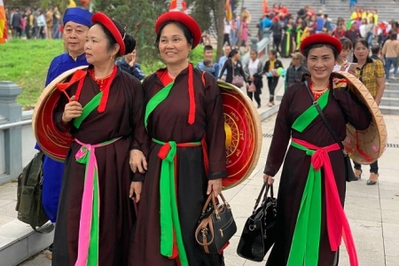 Ngày đầu Hội Lim: Hàng nghìn du khách thập phương nô nức về nguồn quan họ đi trẩy hội