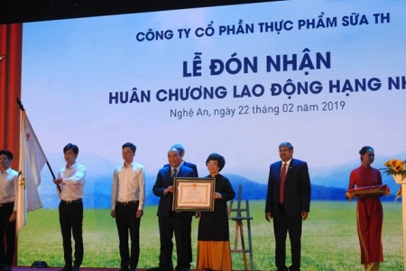 Tập đoàn TH đón Huân chương Lao động hạng Nhì và khánh thành nhà máy sản xuất nước tinh khiết