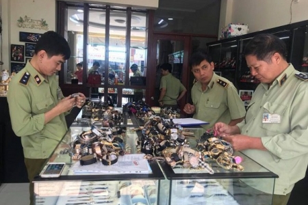 Nha Trang: Thu giữ số lượng “khủng” đồng hồ nhái thương hiệu Rolex, Hublot, Longines