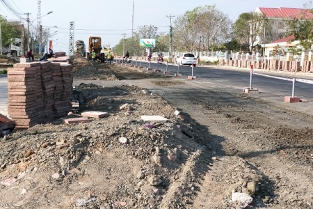 Huyện Ia Pa (Gia Lai): Đường vừa làm xong lại đào bới lên để “chỉnh trang đô thị” (?)