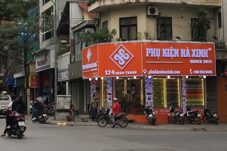 Phụ kiện HT Store, Hà Xinh: Nhập hàng tại chợ Trời?