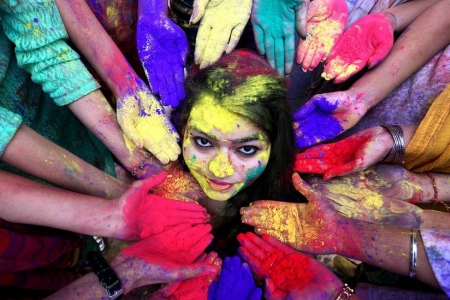 Lễ hội Holi – Cuộc “gặp gỡ” đầy sống động của người Hindu