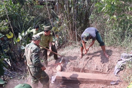 Quảng Bình: Phát hiện 3 hầm gỗ mun trong vườn nhà một hộ gia đình