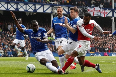 Thất bại trước Everton, Arsenal khiến cuộc đua Top 4 trở nên kịch tính