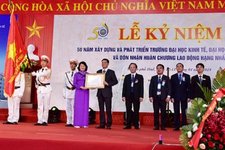 Đại học Kinh tế Huế 50 năm xây dựng và phát triển