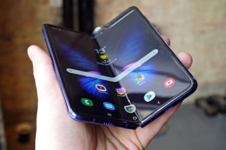 Chưa mở bán, mẫu điện thoại Galaxy Fold đã gặp sự cố màn hình