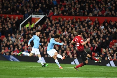 Hạ gục MU ở trận derby, Man City tiến sát đến chức vô địch