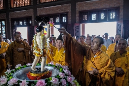 Hơn 400 xe hoa đi từ chùa Bầu đến chùa Tam Chúc mừng Đại lễ Vesak 2019