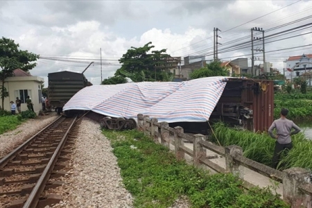 Công bố nguyên nhân vụ tàu trật bánh, lật toa ở Nam Định