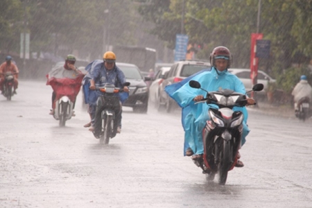 Dự báo thời tiết ngày 14/6: Bắc Bộ mưa dông, Trung Bộ và Nam Bộ nắng nóng