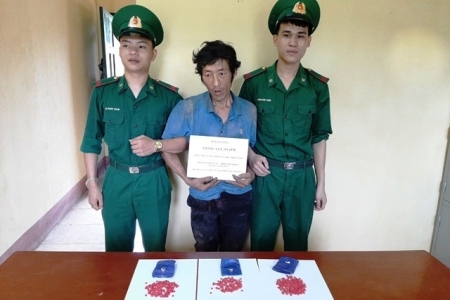 Thanh Hóa: Bắt đối tượng vận chuyển gần 600 viên ma túy tổng hợp