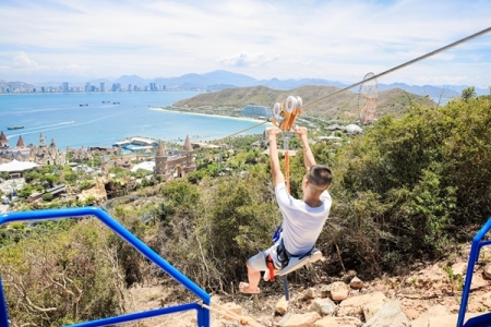 Khai trương đường trượt Zipline sở hữu 3 kỷ lục Việt Nam tại Vinpearl Nha Trang