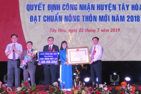 Phú Yên: Phó Thủ tướng trao Quyết định công nhận chuẩn nông thôn mới cho huyện Tây Hoà