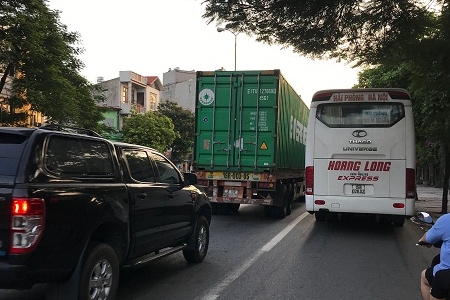 Hải Phòng: Vì đâu các lái xe đi sai làn “nhờn luật”?