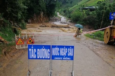 Mưa lớn gây ra hàng trăm điểm sạt lở nghiêm trọng tại Sơn La