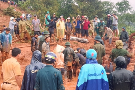 Đăk Nông: Lực lượng cứu trợ đã tìm thấy thi thể 3 người bị đất đá vùi lấp