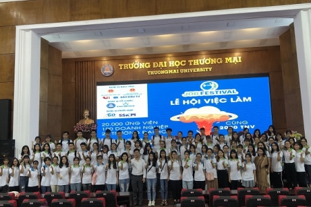 Chuẩn bị lễ hội việc làm Job Festival tại Trường Đại học Thương mại