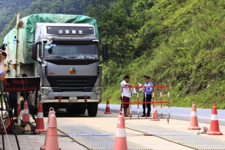 9 tỉnh, thành phố bùng phát xe quá tải làm hư hỏng kết cấu hạ tầng giao thông