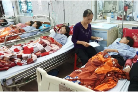 Nam Định: 20 công nhân nhập viện nghi do ngộ độc khí