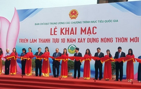 Thủ tướng cắt băng khai mạc triển lãm thành tựu 10 năm xây dựng nông thôn mới