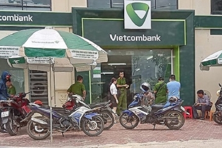 Thanh Hóa: Khởi tố cựu cán bộ công an nổ súng tại Vietcombank về tội “cướp tài sản”