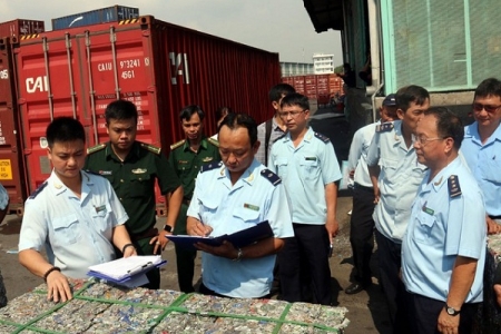 Bắt giữ 4 container phế liệu có dấu hiệu gian lận thương mại