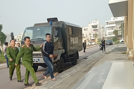 Cán bộ Công an trại giam thuê xe ô tô bán lấy tiền tiêu xài bị tuyên phạt 12 năm tù giam