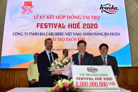 Huế: Công ty bia Carlsberg Việt Nam tài trợ Bạch Kim cho Festival Huế 2020.