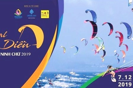 Festival ván diều năm 2019 Ninh Thuận: Hàng trăm vận động viên quốc tế thi lướt ván diều trên biển