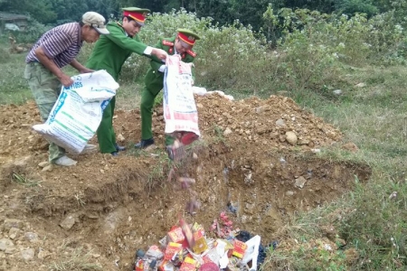 Thanh Hóa: Tiêu hủy số lượng lớn vũ khí, vật liệu nổ, công cụ hỗ trợ